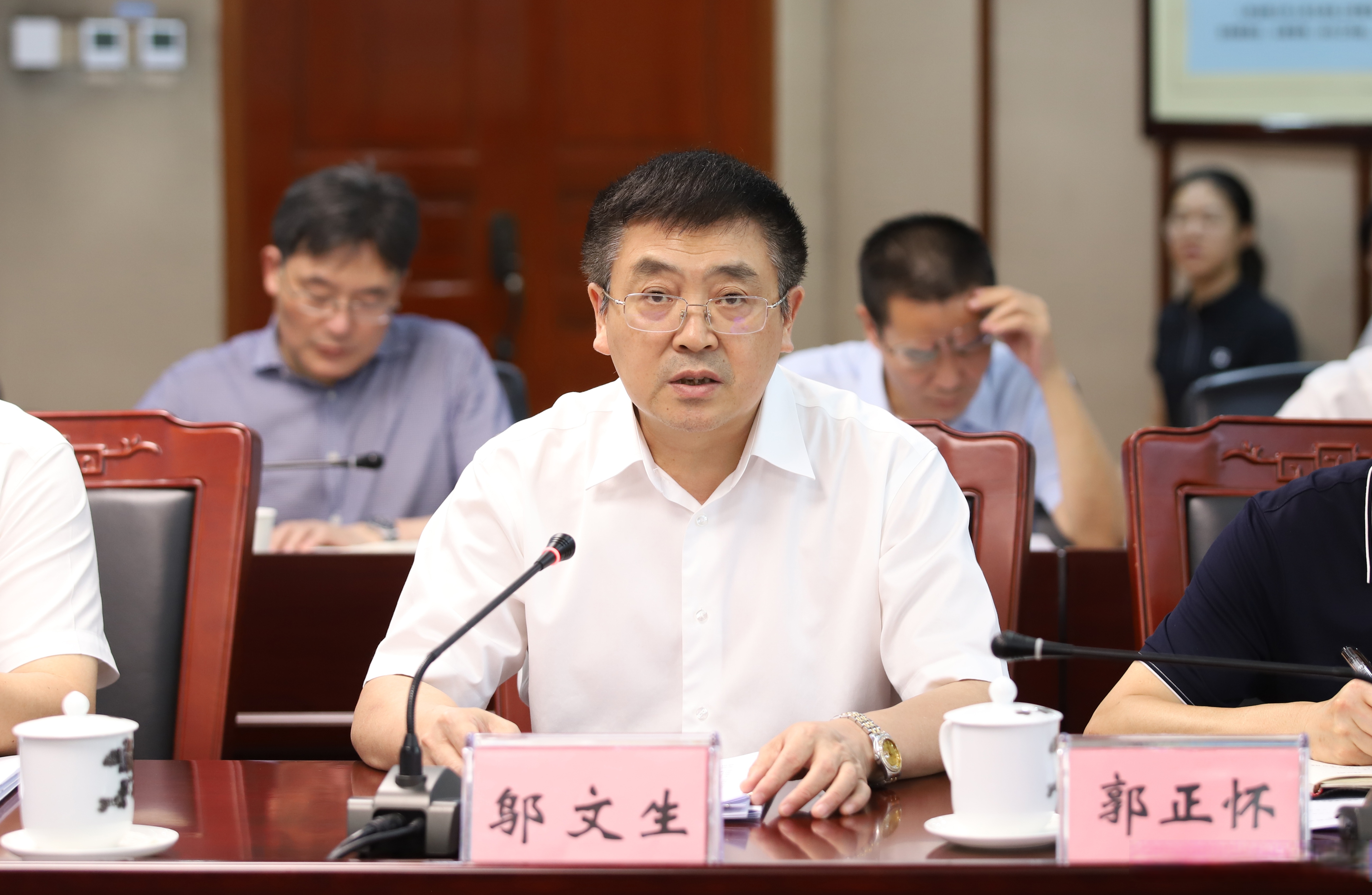 党组书记,院长朱玉出席会议并讲话