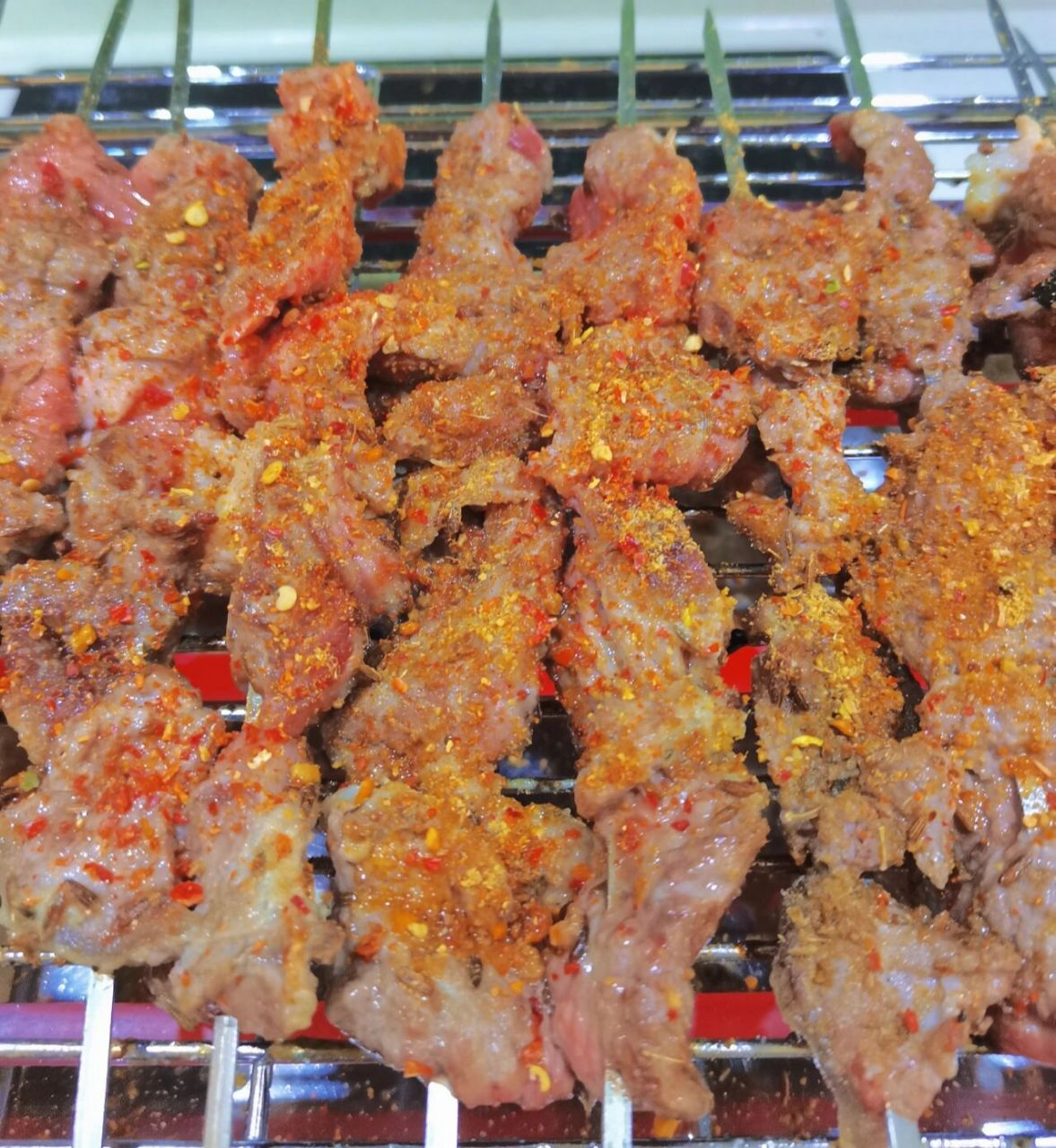 06准备食材: 一斤牛上脑09,一枚鸡蛋,盐少许,孜然粒,孜然粉,烧烤