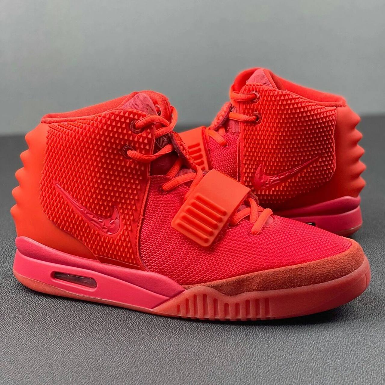 每个男人都渴望拥有的一双天价球鞋 ▼ air yeezy 2 "red october"