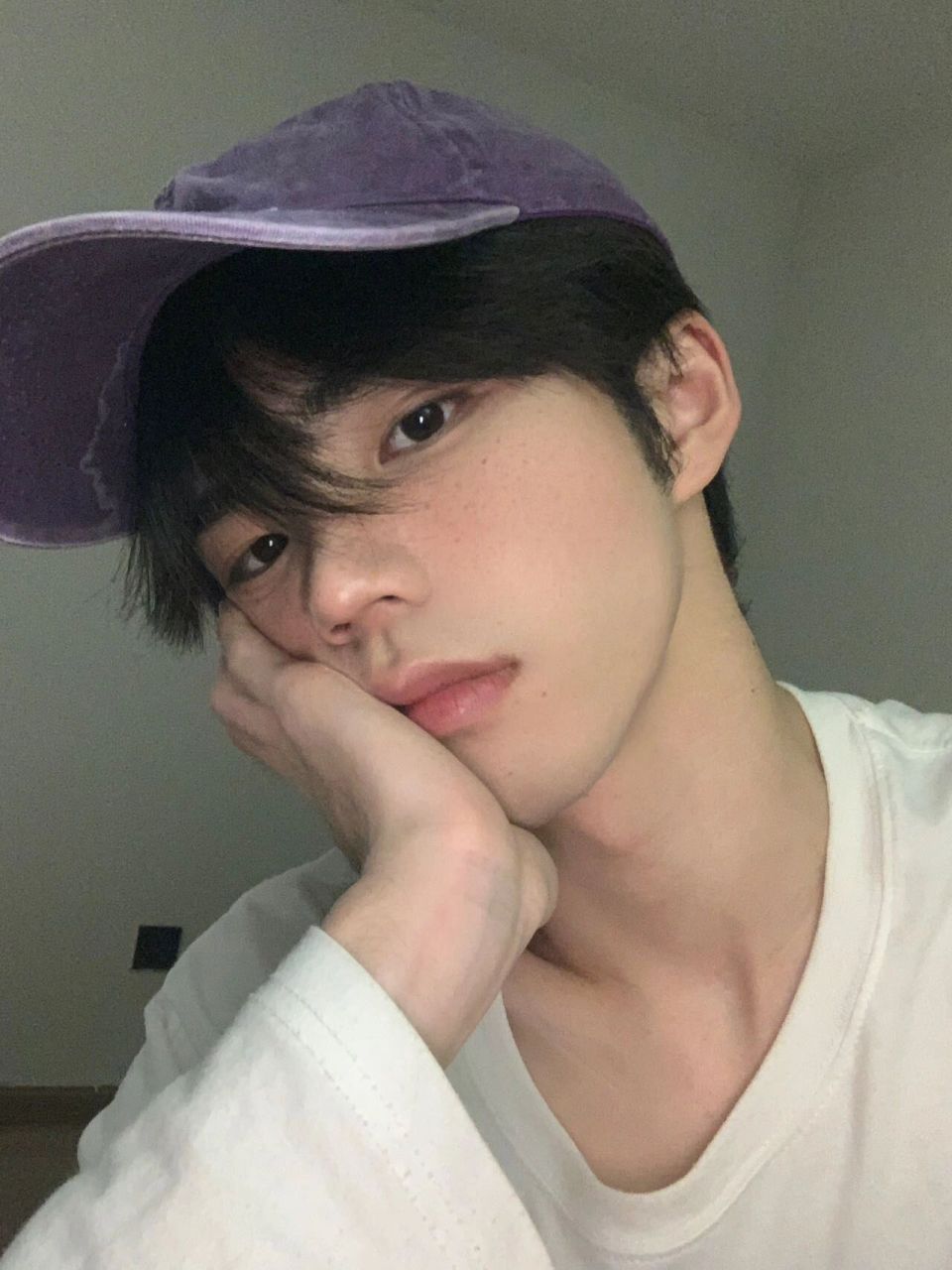 白净男生养成必备 :白白净净的男生真的是很加分的点,那现在夏天快到
