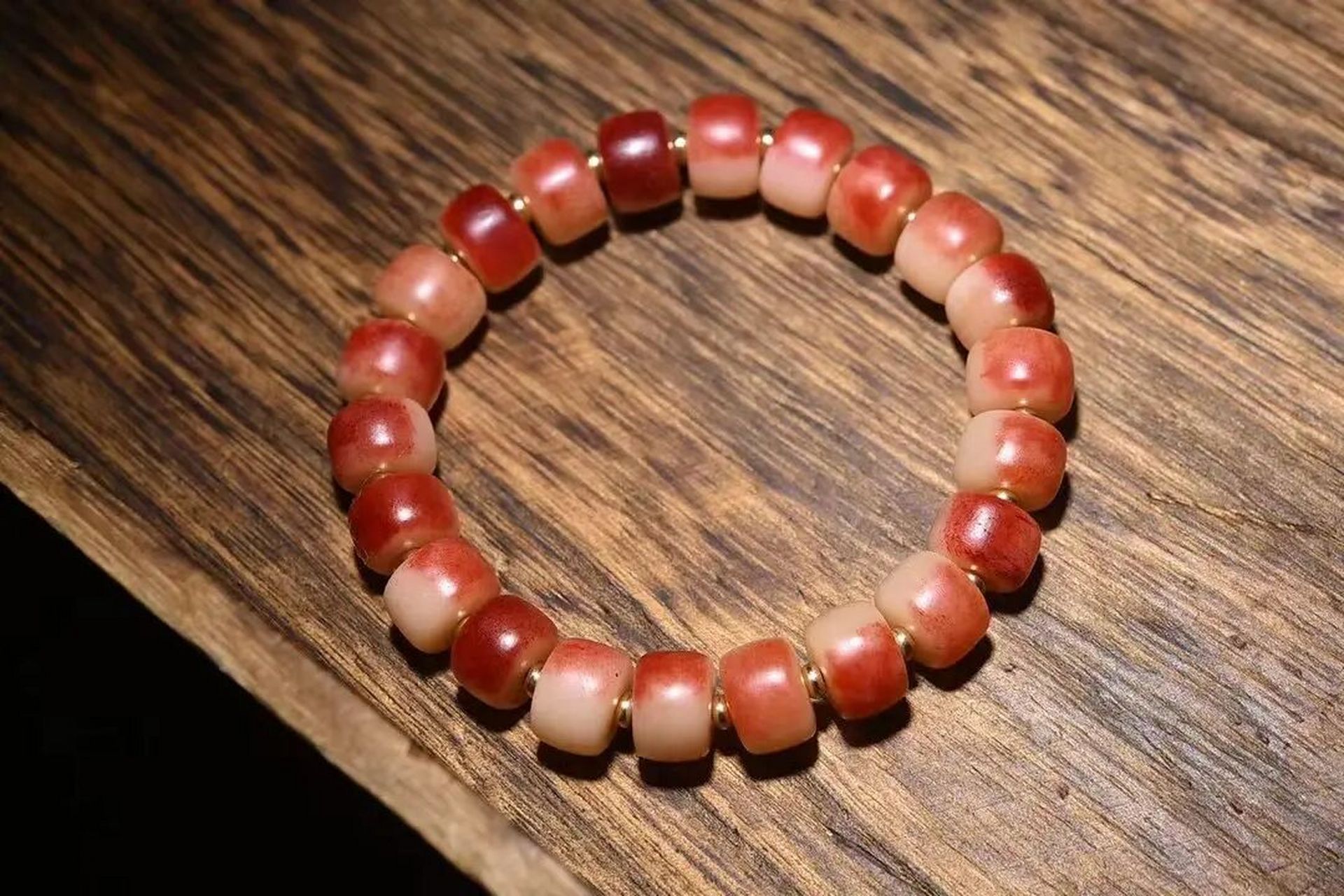 大猫骨老型手串 大猫骨老型手串 超油润骨质 	 尺寸:12x9mm 克重约38.