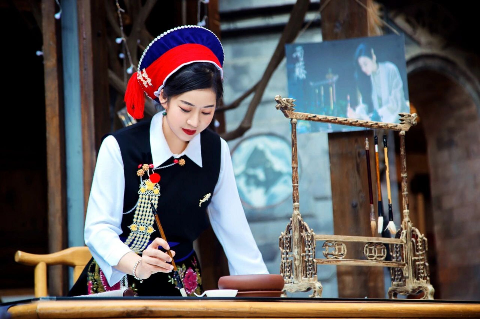 飞针走线间的锦绣情怀||鹤庆白族服饰 92 91  飞针走线间的锦绣