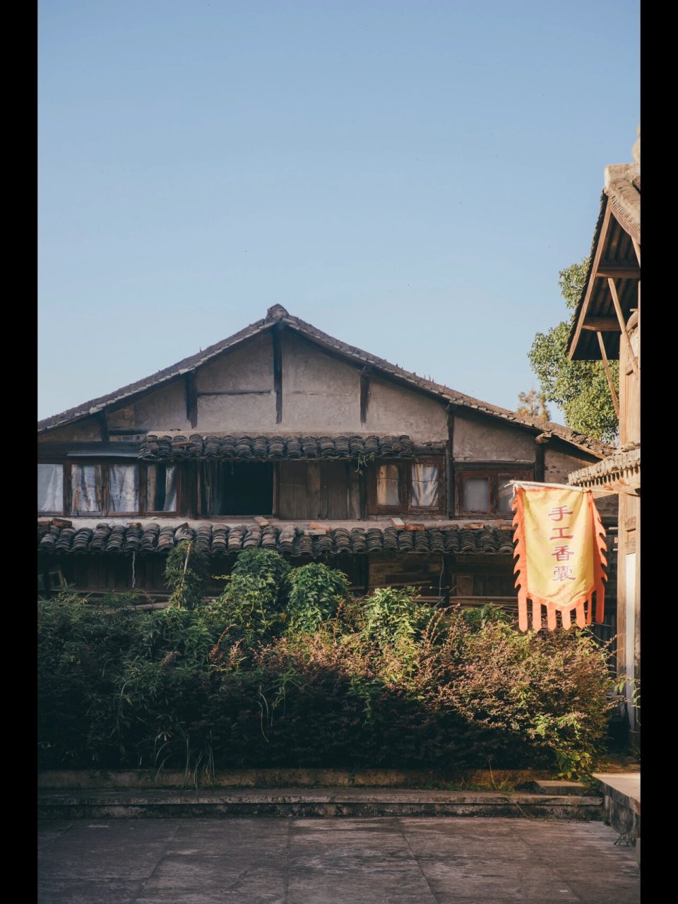 98这也是一条有着1500年历史的老街了,位于温岭市区往西走八公里