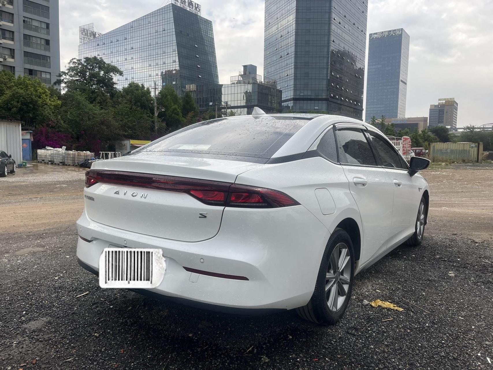 广汽传祺埃安s电车