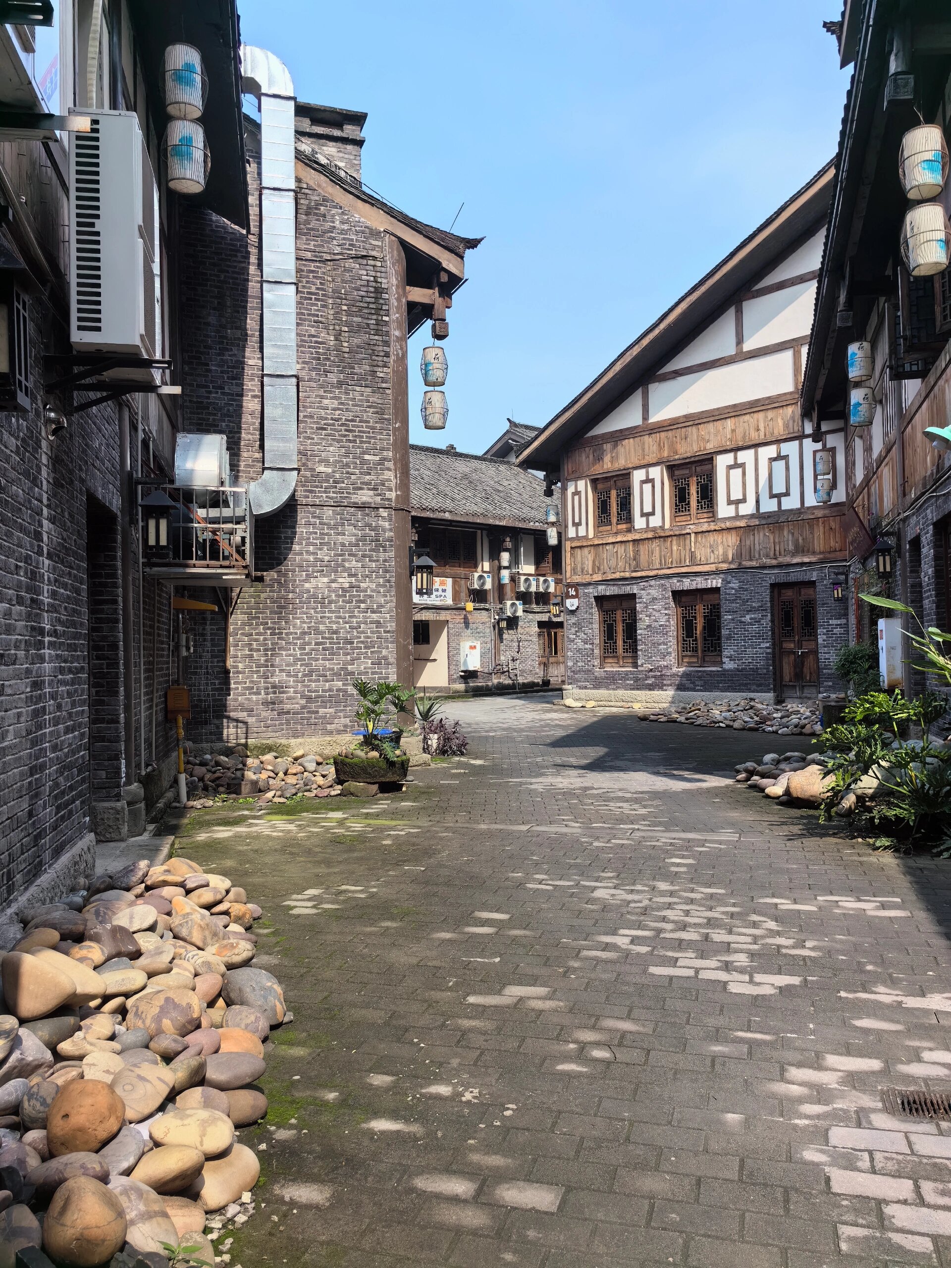 巴南鱼洞老街 去重庆巴南,随便到鱼洞老街游逛一圈,10年后重新打造的