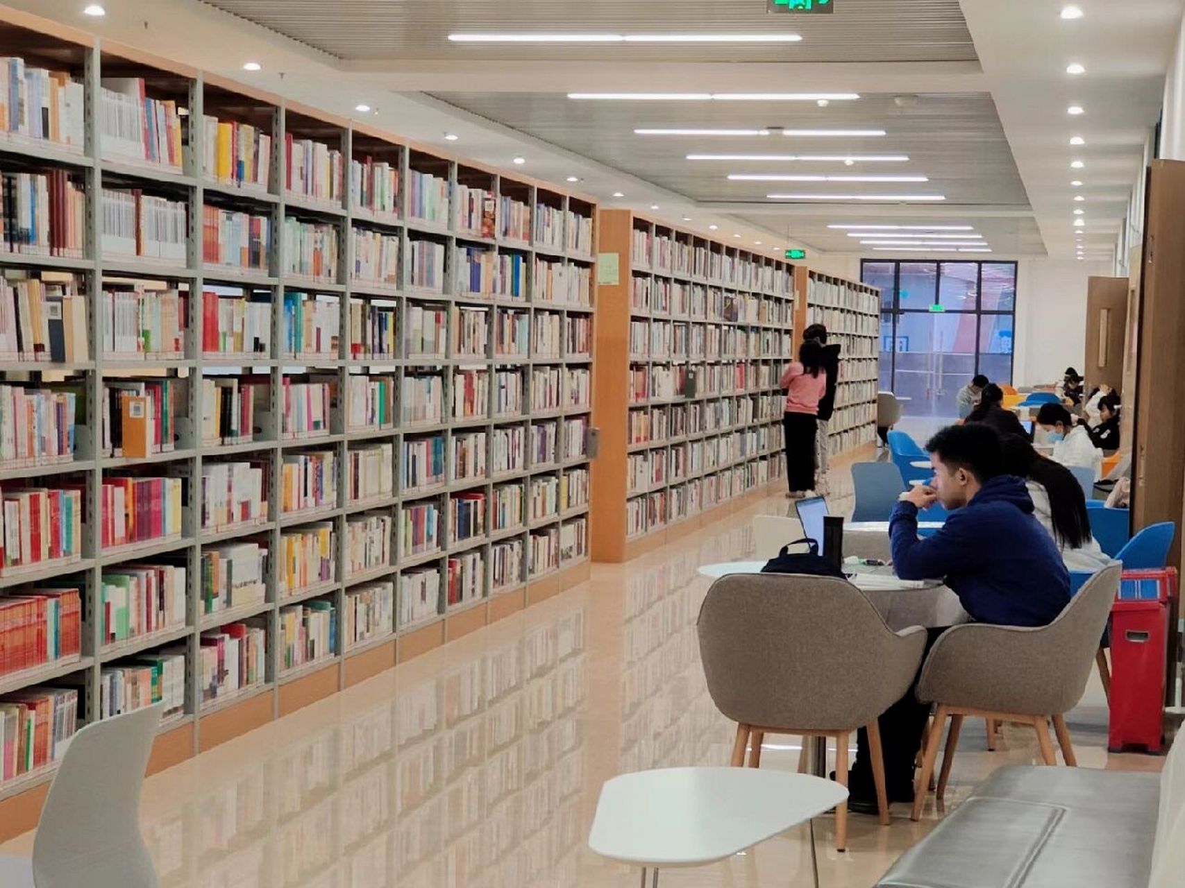 广州华商学院‖图书馆(四61校会69区) 哔哔～四61校会69区