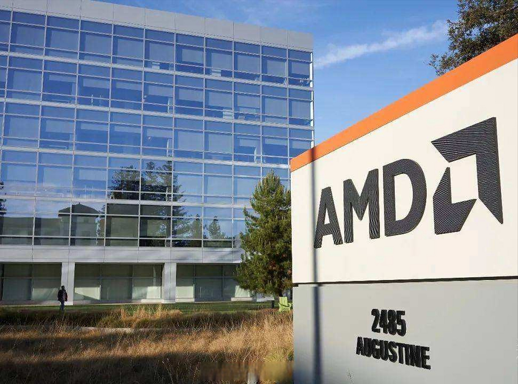 据路透社8月2日报道,美国半导体公司amd表示,正在认真考虑效仿英伟达