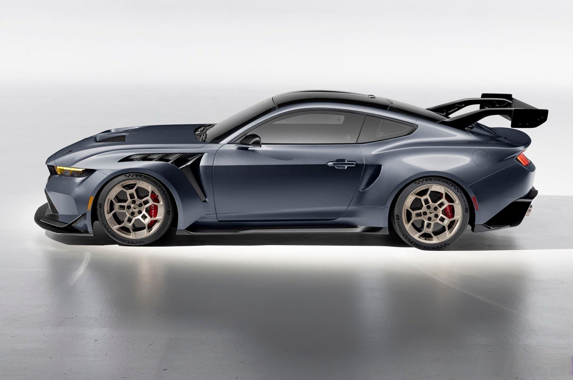 8升v8发动机,这宽体套件上车竟然有点jdm的风格  各位小伙伴周末愉快