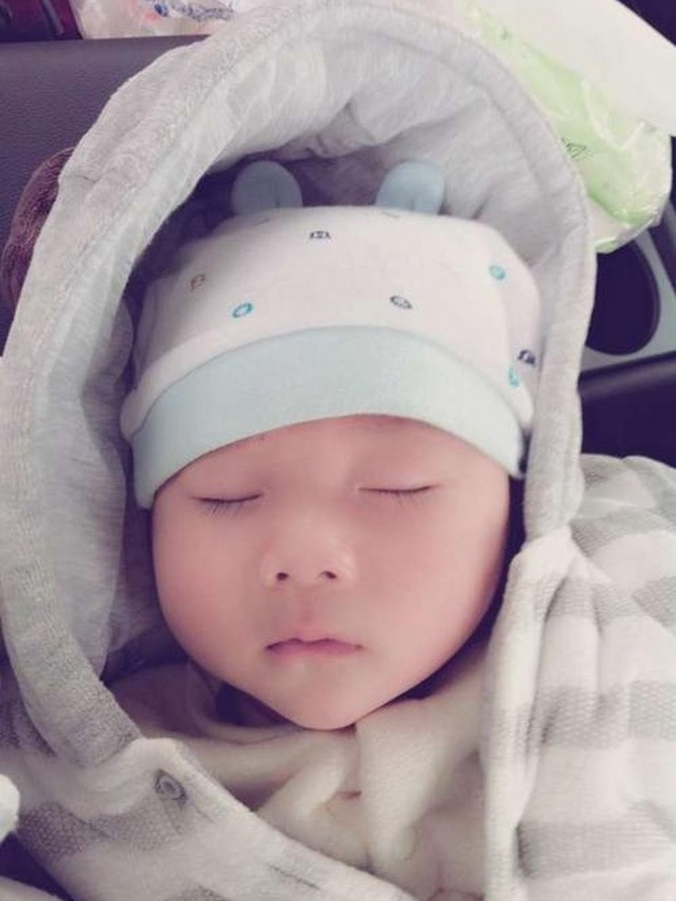 两个月宝宝的发育标准 96基本概况 男宝:体重4.6-7.3千克,身高54.