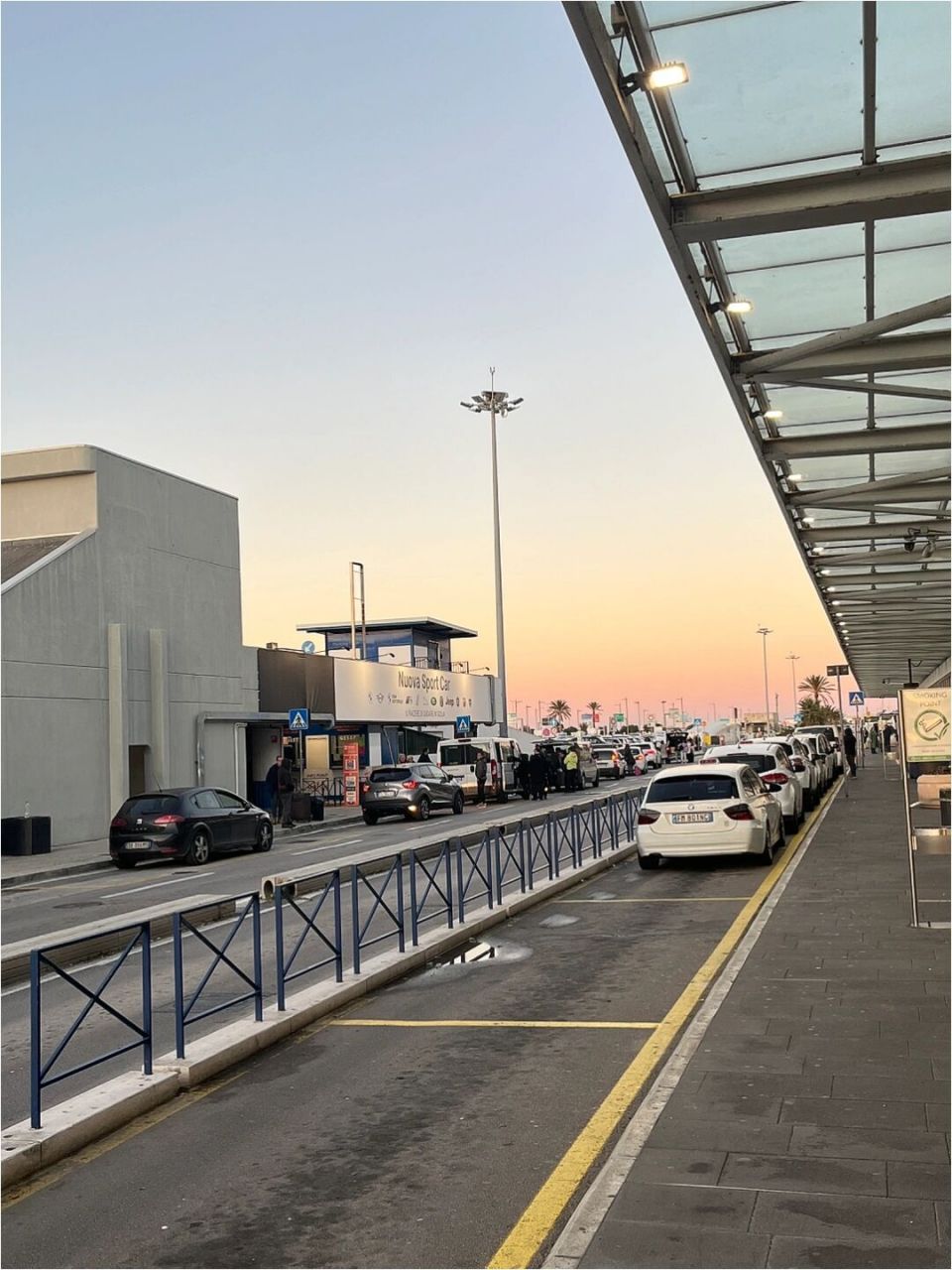 去巴勒莫机场一路夕阳海景真是美绝,照片拍不出那粉蓝粉紫,但是作为