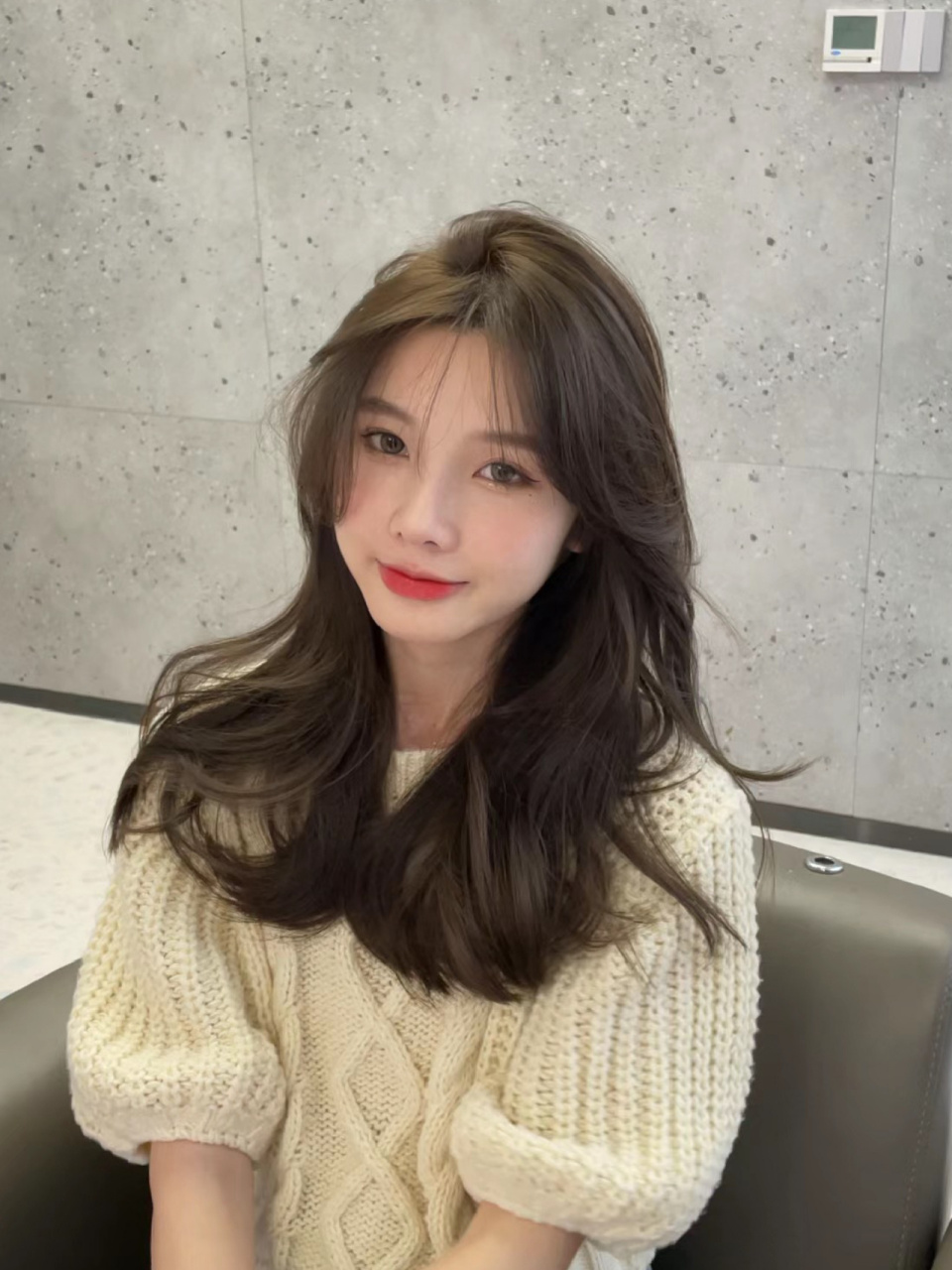 超显质感的冷茶棕色 2023冷茶色 2023年春夏季流行什么发色?告诉你!