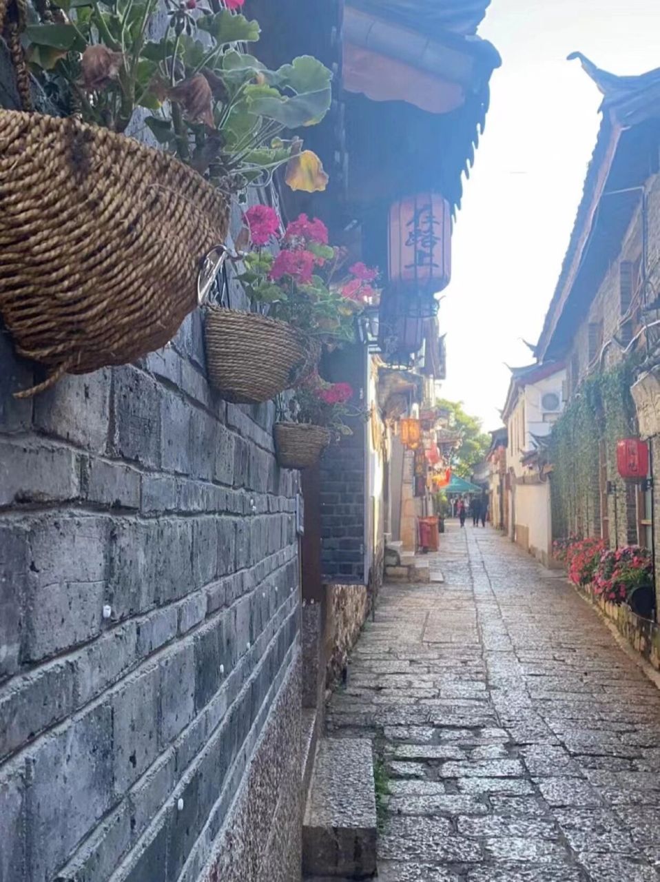 丽江天气|10月31日·丽江古城· 拍摄时间:9:32 拍摄地点:我家门外的