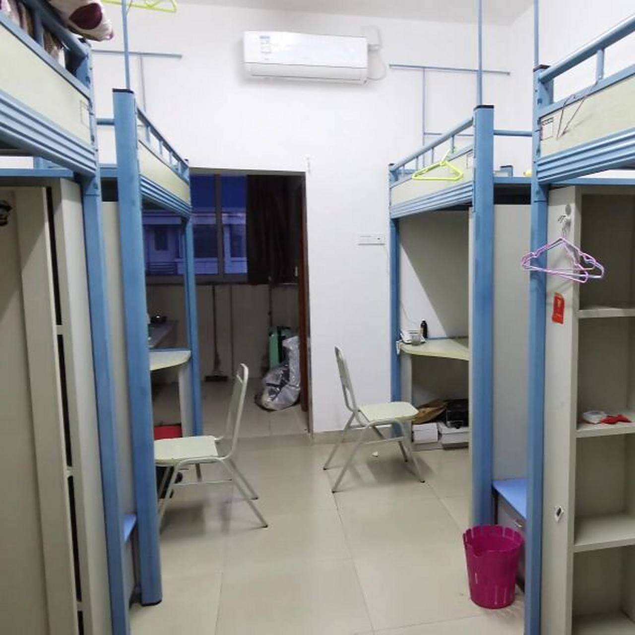 一年左右 艺术类专业基本在两万一年左右 (全部费用) 70关于宿舍 六