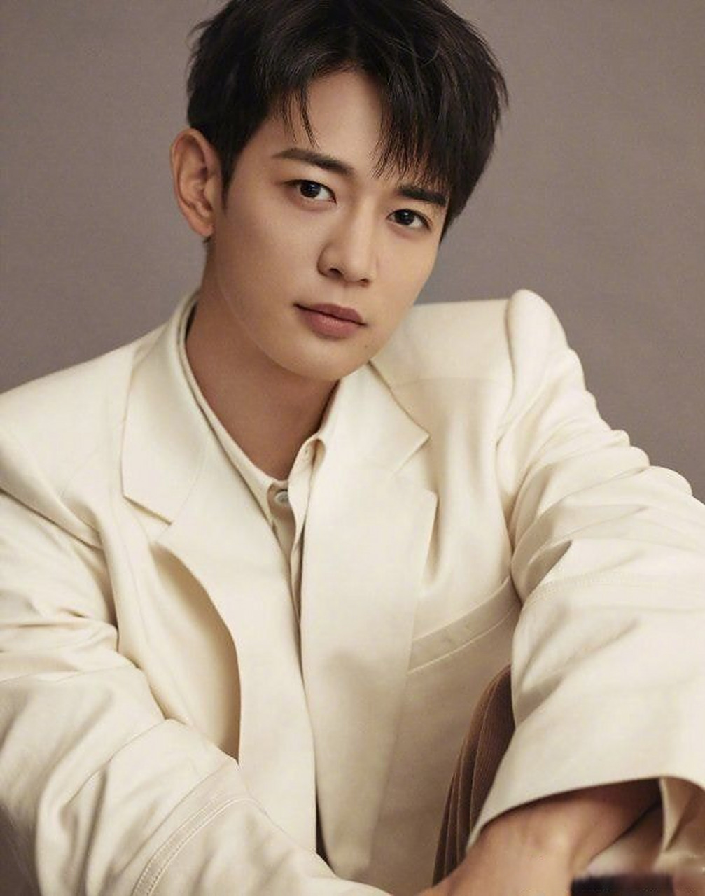 崔珉豪出演《昆池岩》导演张凡硕新作kakao原创恐怖惊悚新剧《鸡皮