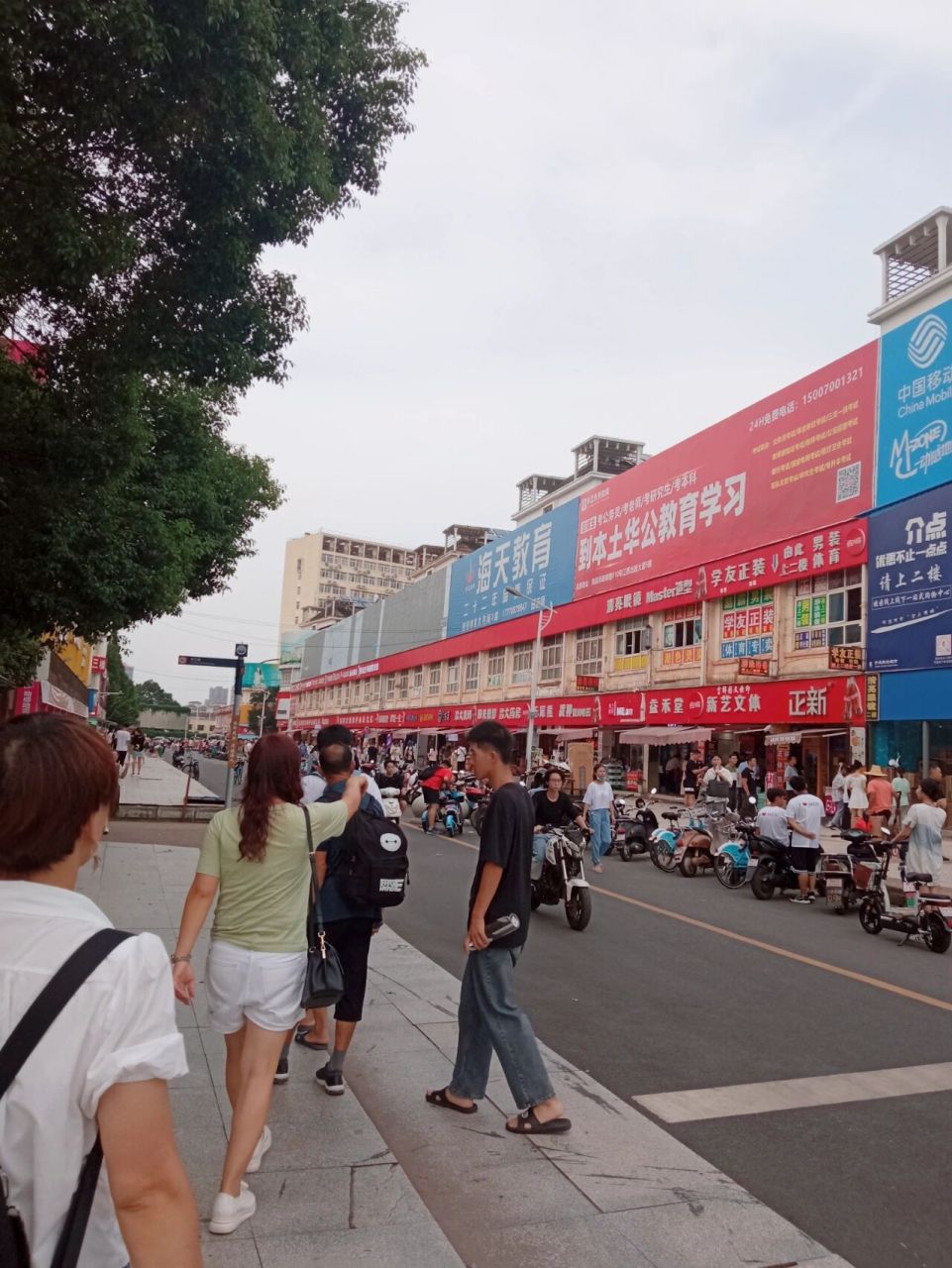 南昌大学前湖校区后街图片