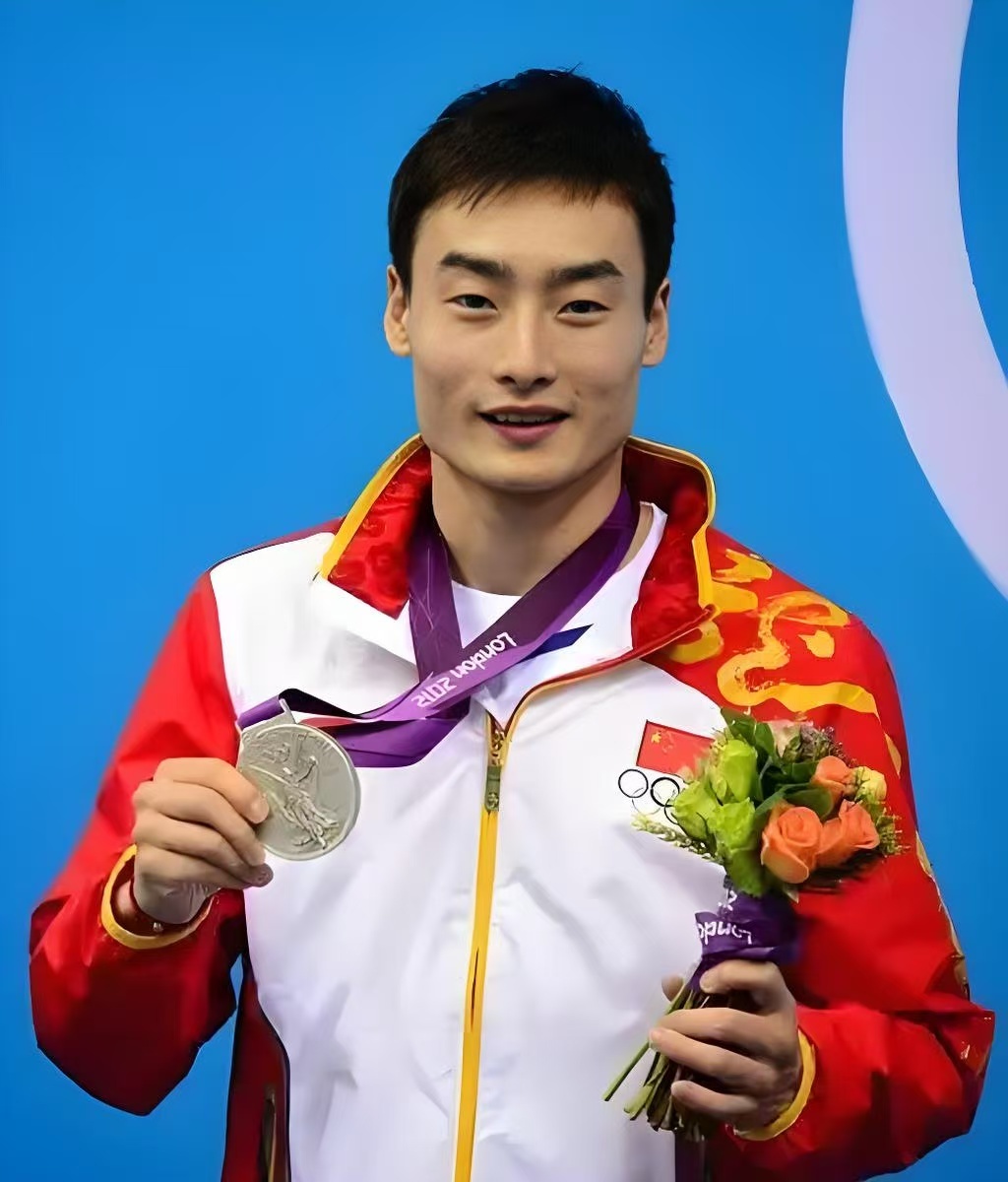 从青训队到奥运领奖台,再到如今带着年轻队员们训练,李宁见证了我一路