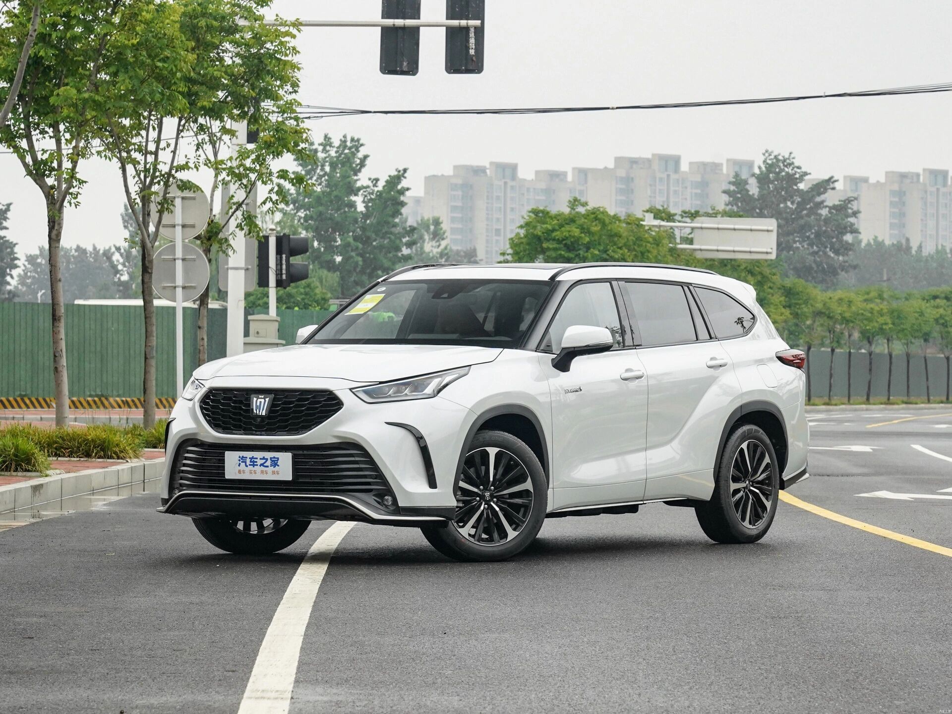 5万 丰田皇冠路放店内现车直降4.