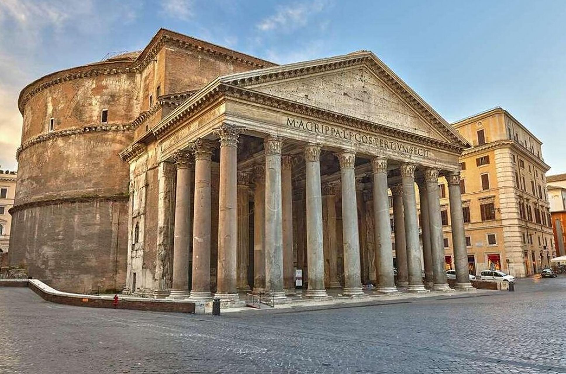 是古罗马建筑中唯一被完整保存下来的大型建筑,代表了古罗马时期最高