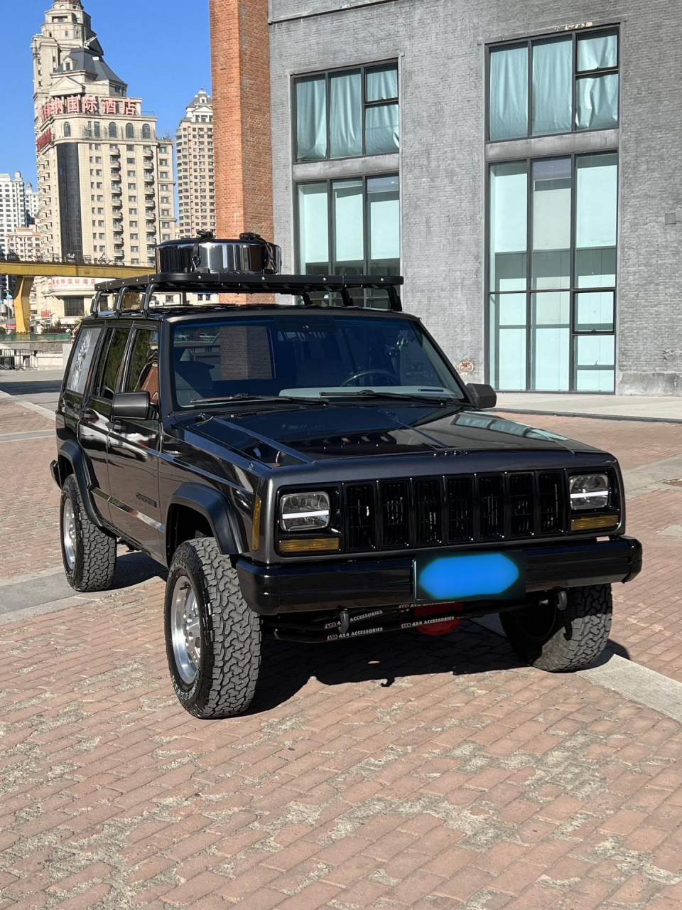 最帅213,吉普切诺基213全车打散翻新出售  2003年上牌2.