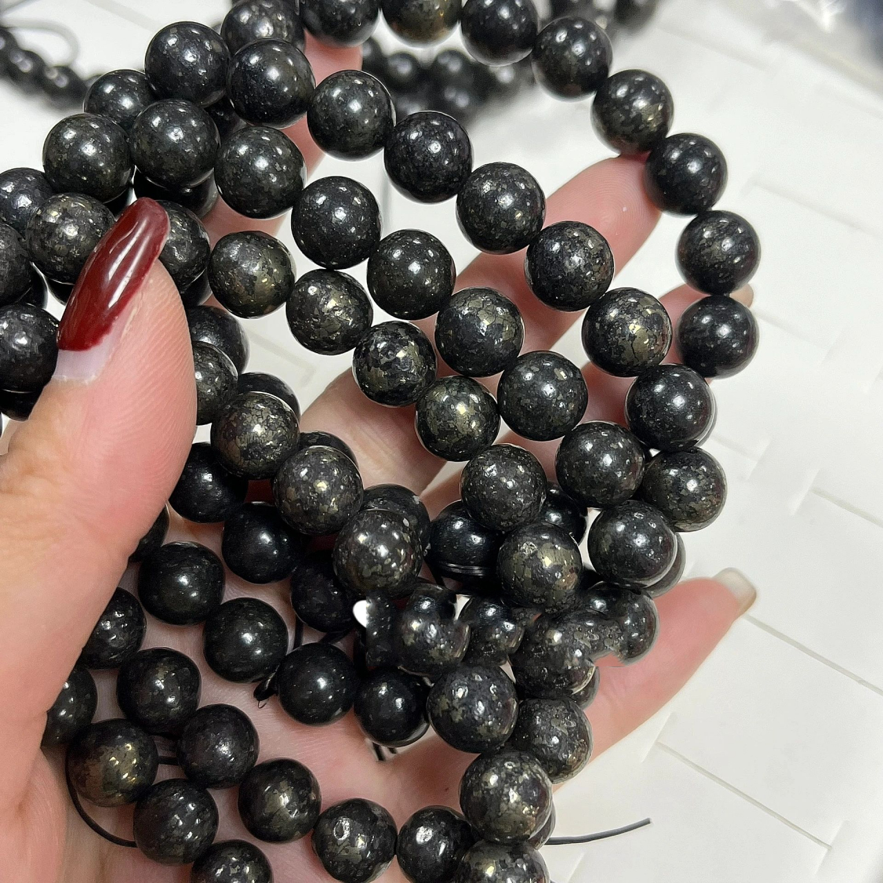 阿根廷坎普铁陨石11566块克价 特征描述 标本铁褐色,氧化面褐红色