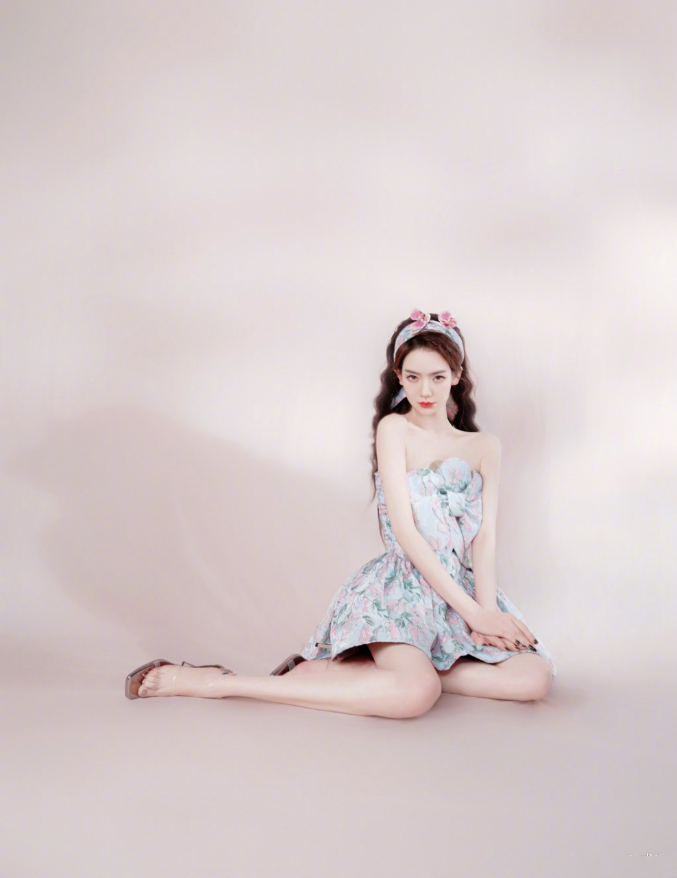 戚薇,花园风蓬蓬裙妆造又酷又美