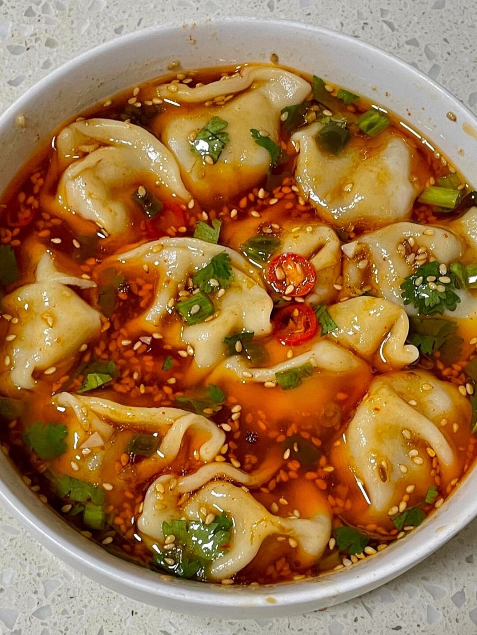 酸辣过瘾的酸汤水饺 太适合夏天没胃口的时候来一碗!