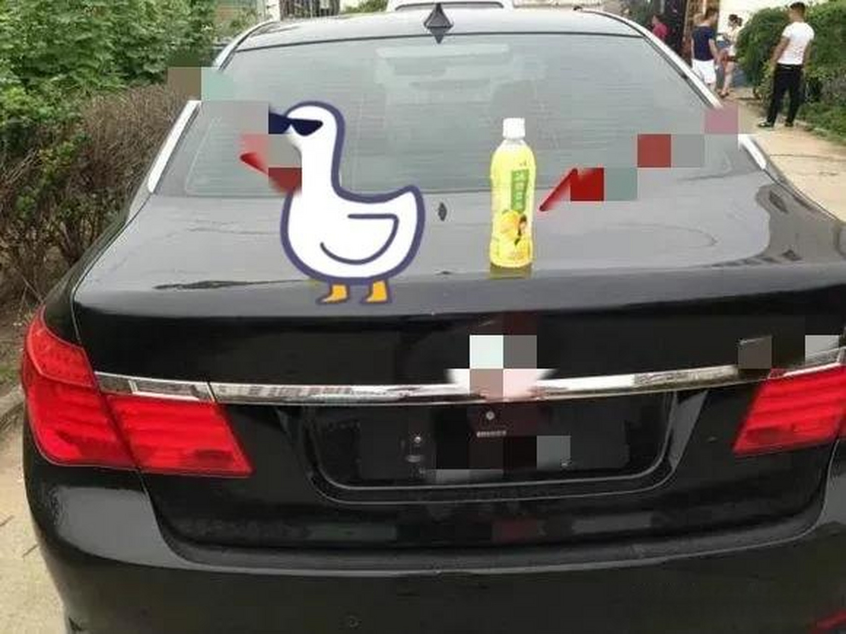 我老公跟我说千万不要在车顶上放饮料!