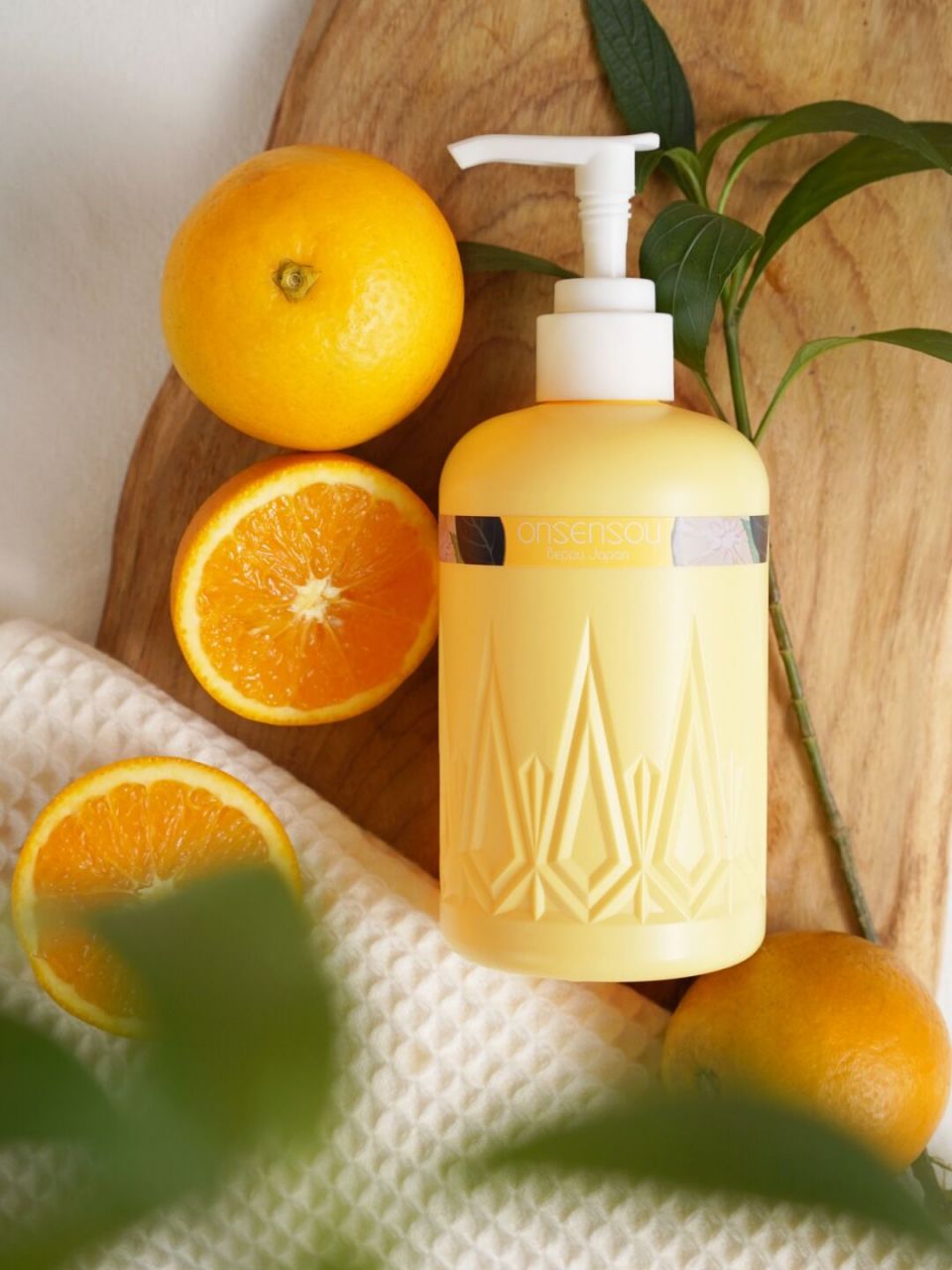 少不了绮丽的烟火大会和冰镇的那一支橘子味波子汽水,快乐的夏天就