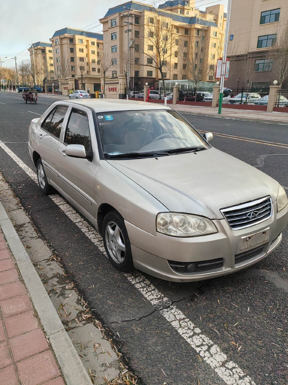 这小气车, 差几天2011年登记上牌的奇瑞旗云2,1.