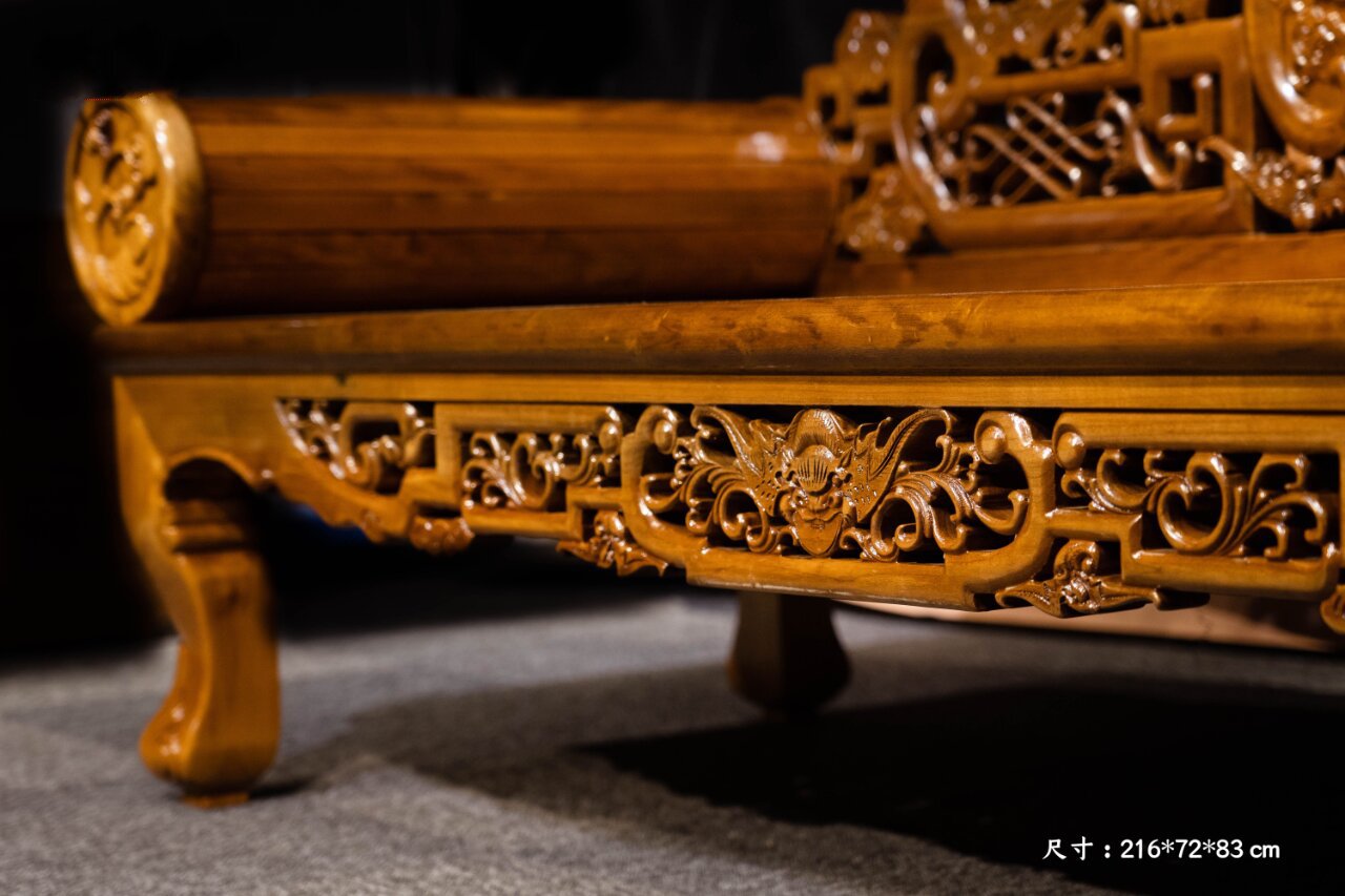 在古代社会里,贵妃榻是女人专用的床榻,与罗汉床