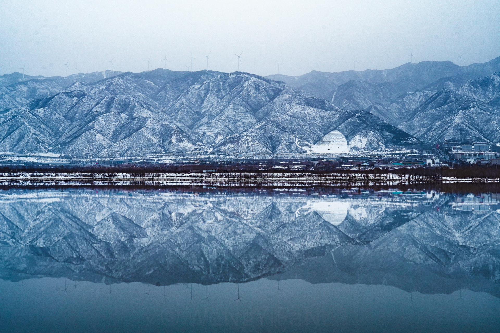 这里是山西运城 图片拍摄于山西省运城市盐湖区的盐池,还是最喜欢冬季