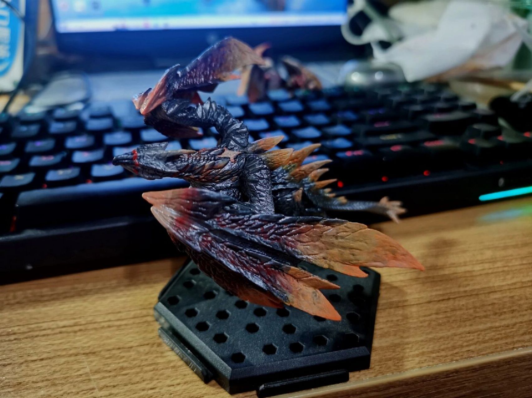 银翼凶星99--天彗龙(怪异克服)9999 犹如其名,有这如同火箭陨石