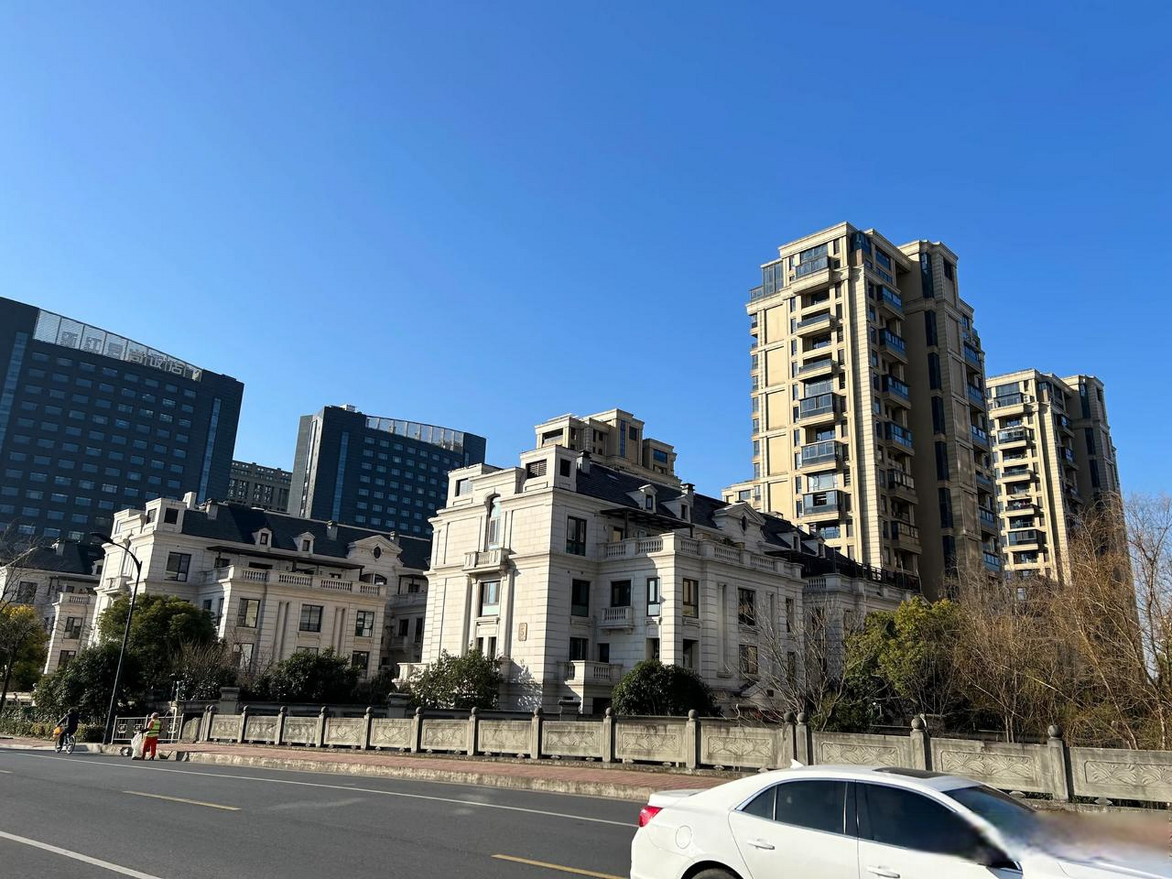 房产 杭州头条  今天路过杭州西湖区三墩紫郡西苑南区和紫郡东苑南区.