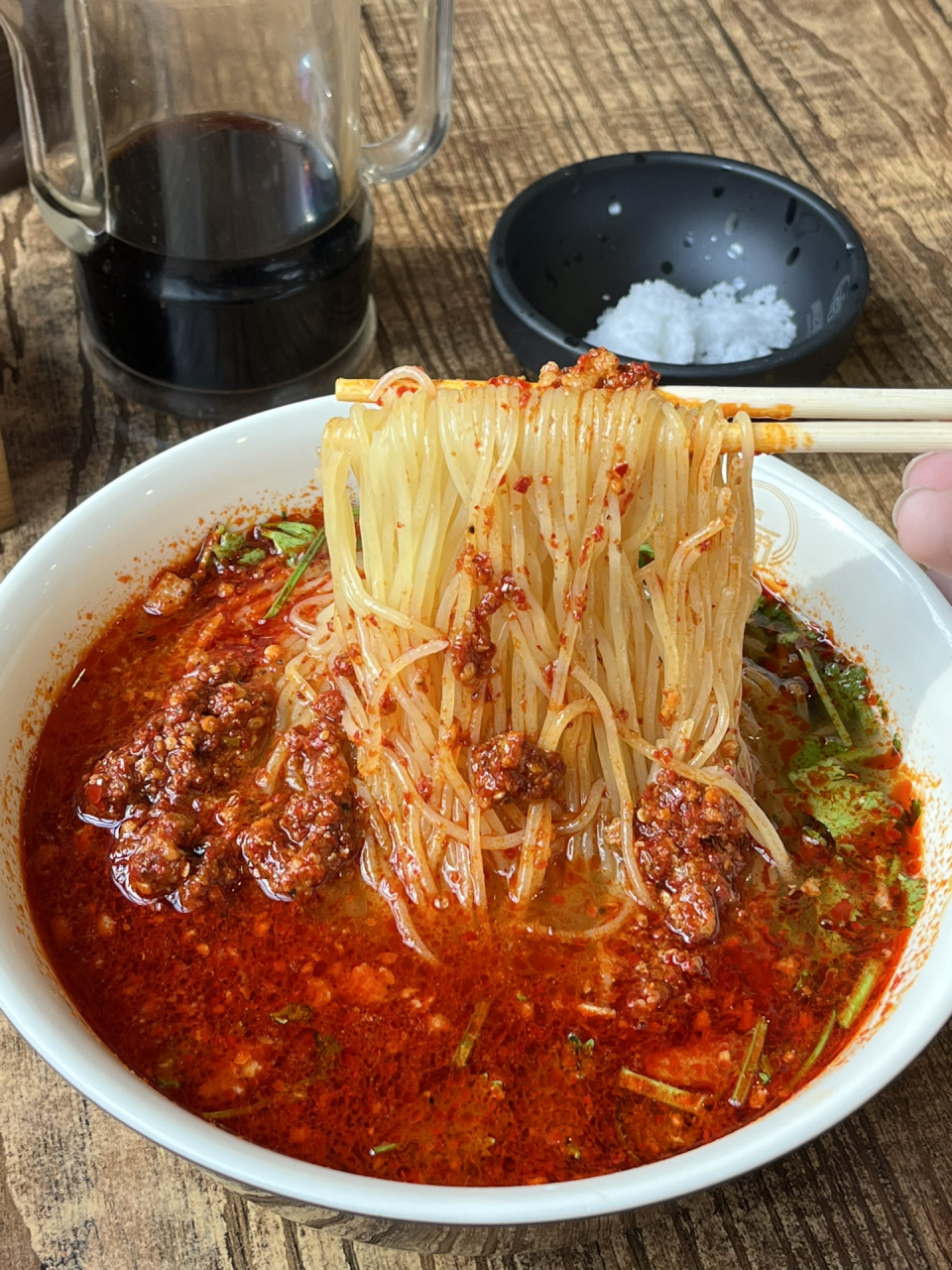 多少人就为这一口来的 据说是沈阳肉酱冷面创始店我吃的第一口感觉有