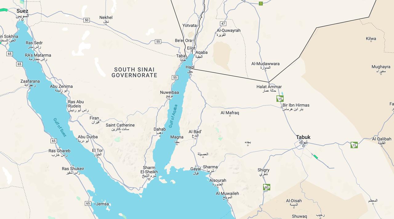 红海向北形成两个分叉,其中东边的为亚喀巴湾