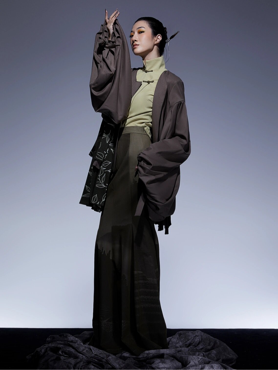 本系列设计名称为《茶非尝道》,主题为中国风与现代时装的融合,灵感