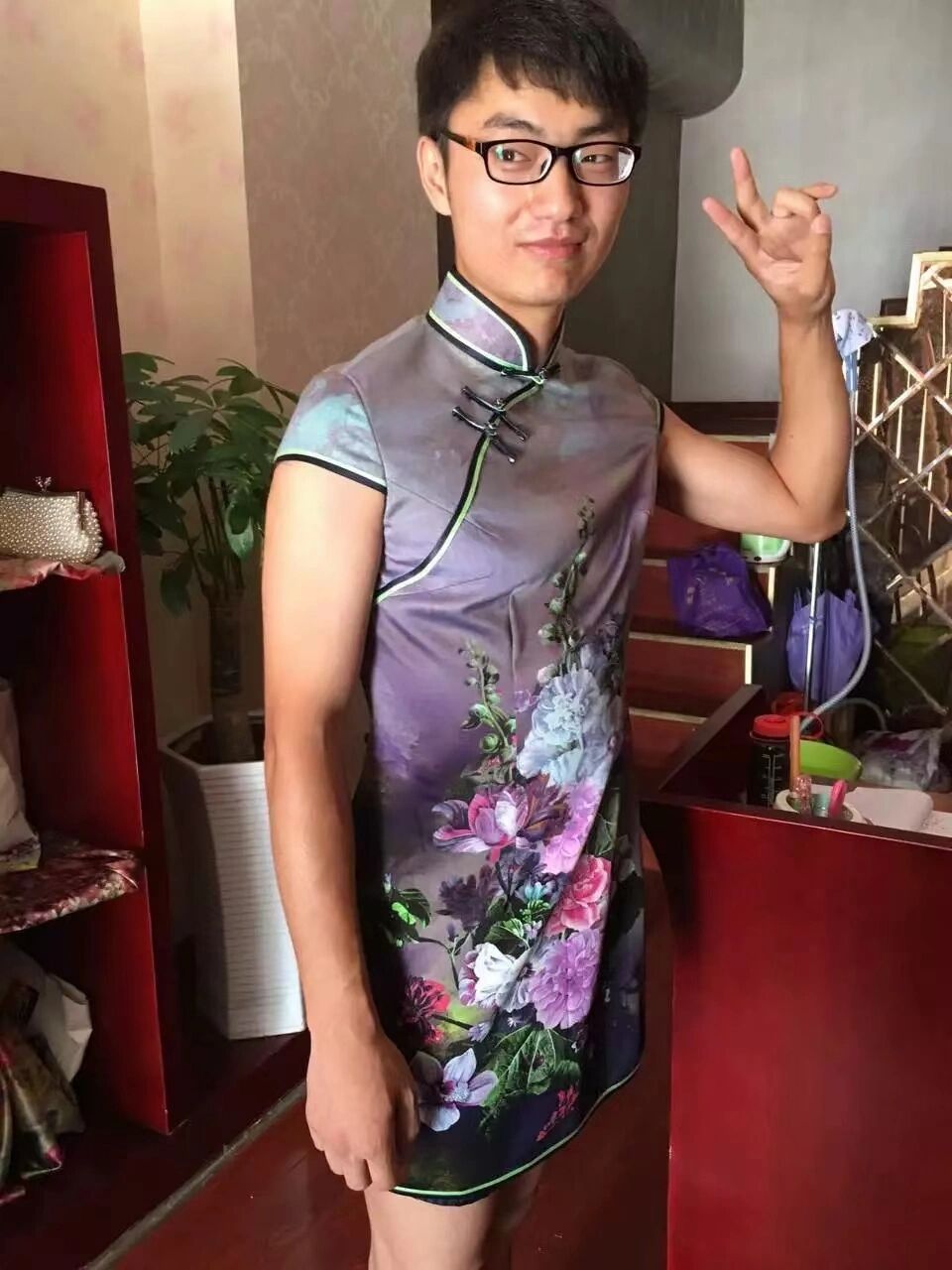 男士也能驾驭旗袍,不信你看?