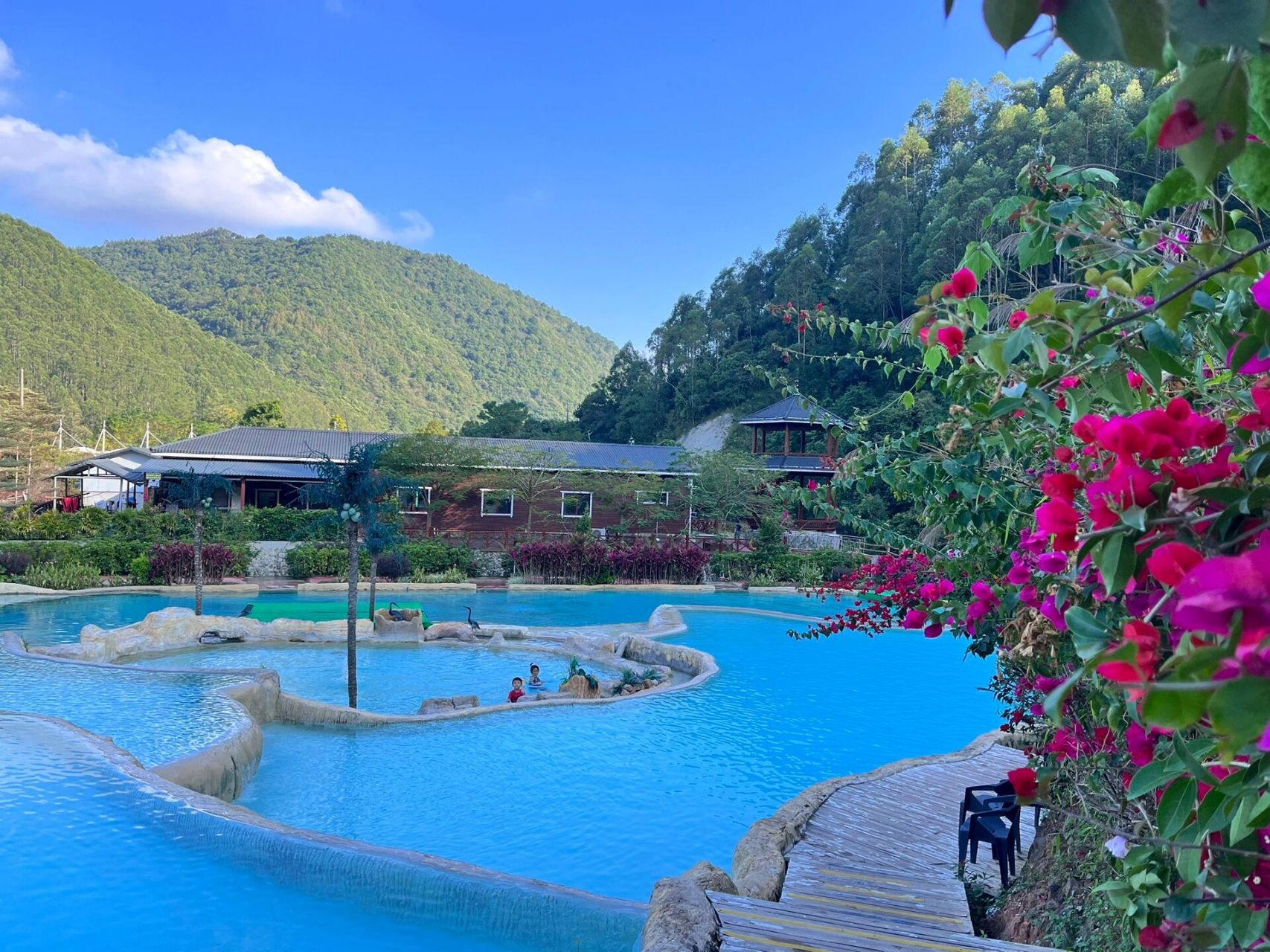 去广西十万大山布透温泉泡了个冷泉 十一月份中旬,广西的气温最高29