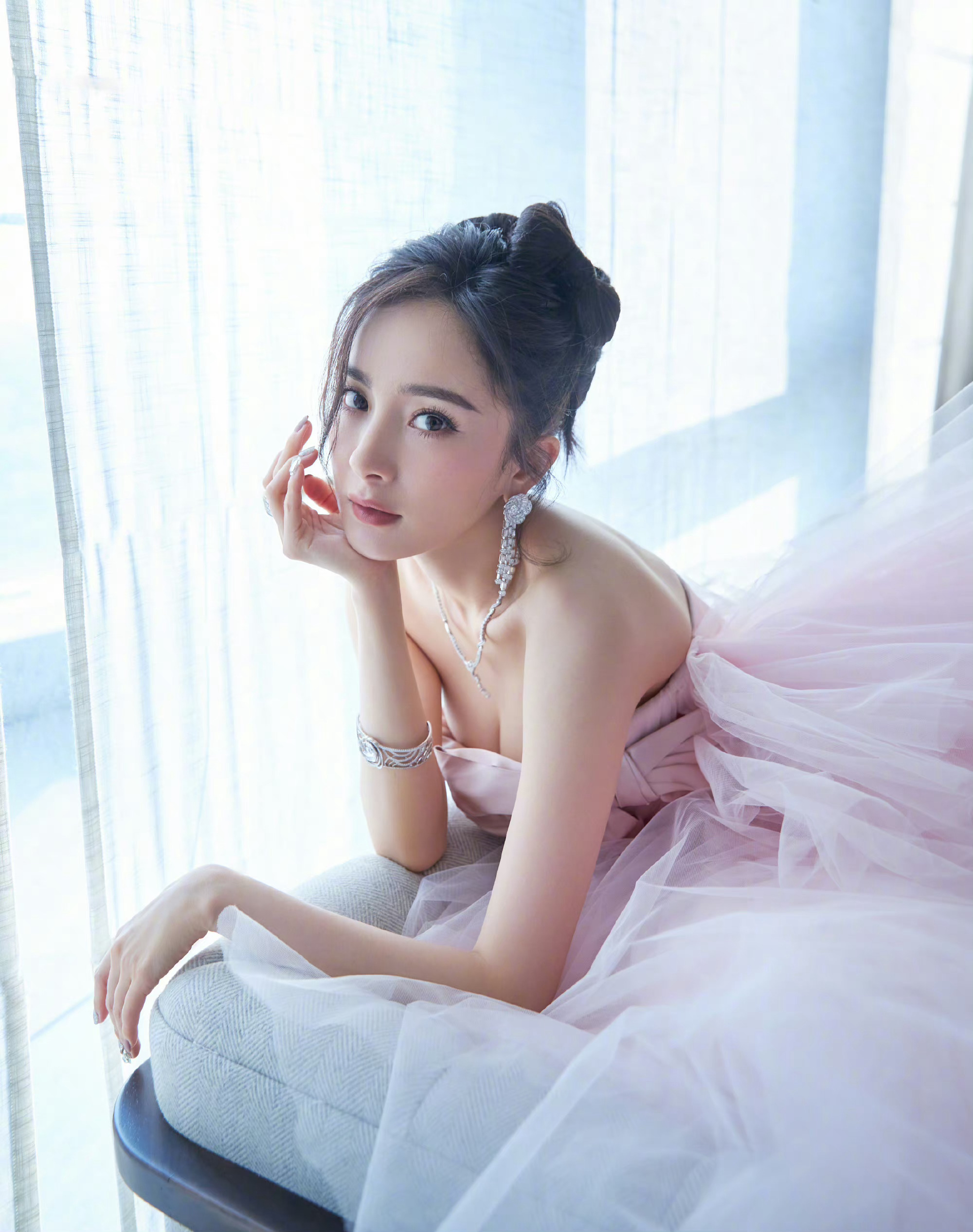 杨幂仙女气息穿上公主的纱裙诠绎粉色的童话浪漫