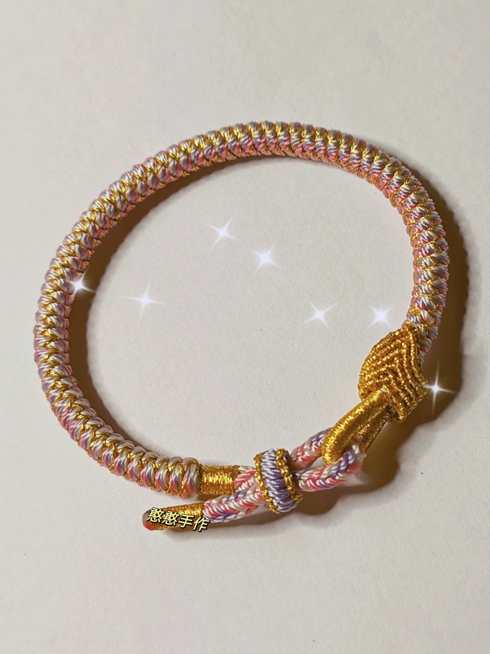 龙鳞手绳寓意纳福吉祥,锦鲤附体,顺风顺水,好运加持.