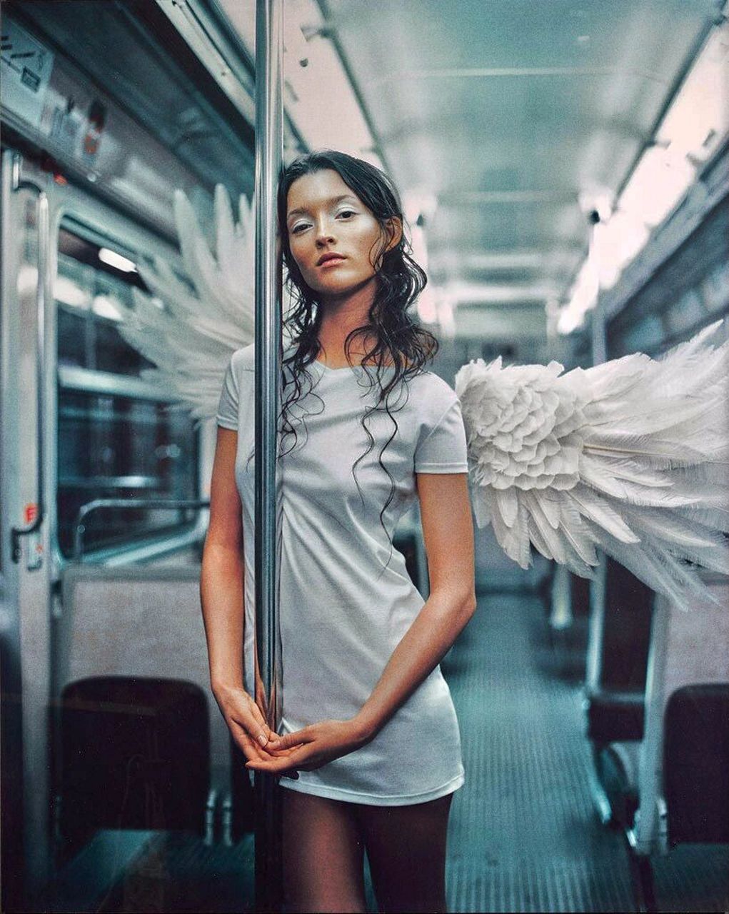 1997年,香水广告上插着翅膀的地铁女孩 789878 1997年,摄影师