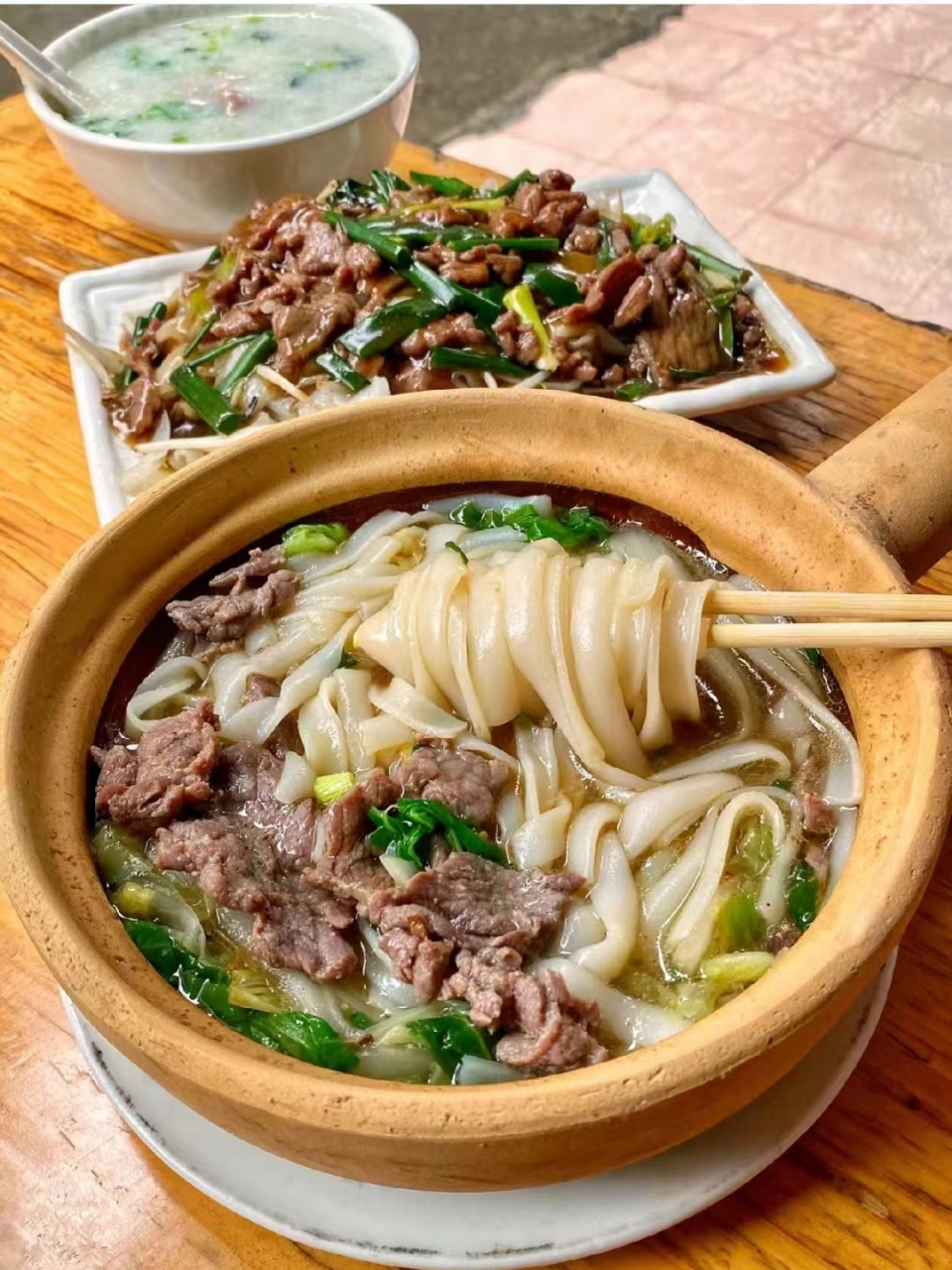 河粉图片 河粉,全称沙河粉,是广东,海南,广西,福建等地区一种大众化的