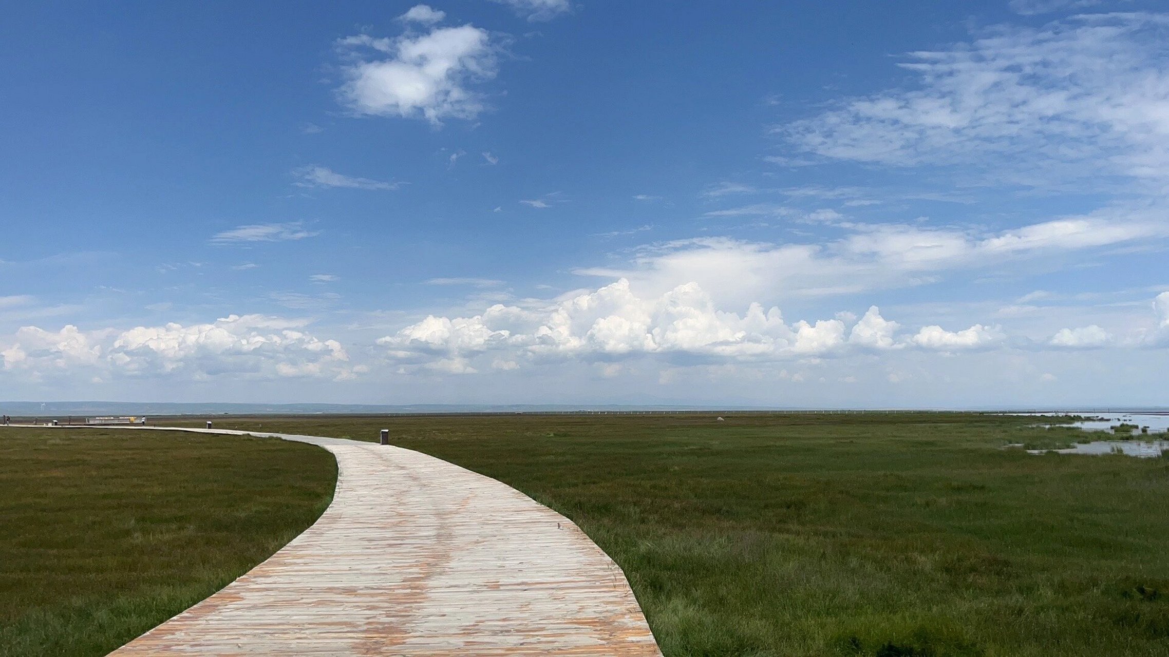 青海湖仙女湾景区还不错 看到大家都去二郎剑景区,旅游专线都是变成