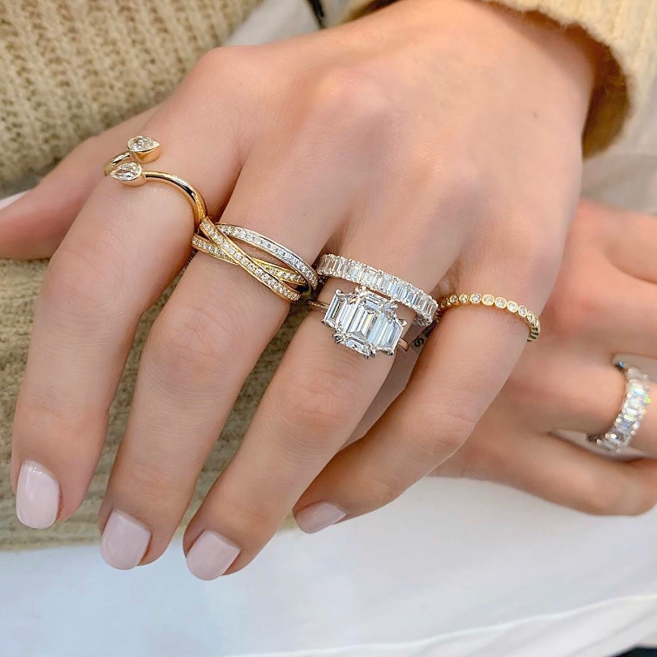 结婚钻戒 钻石排戒 搭配图一组 喜欢叠戴的朋友自取 #结婚钻戒