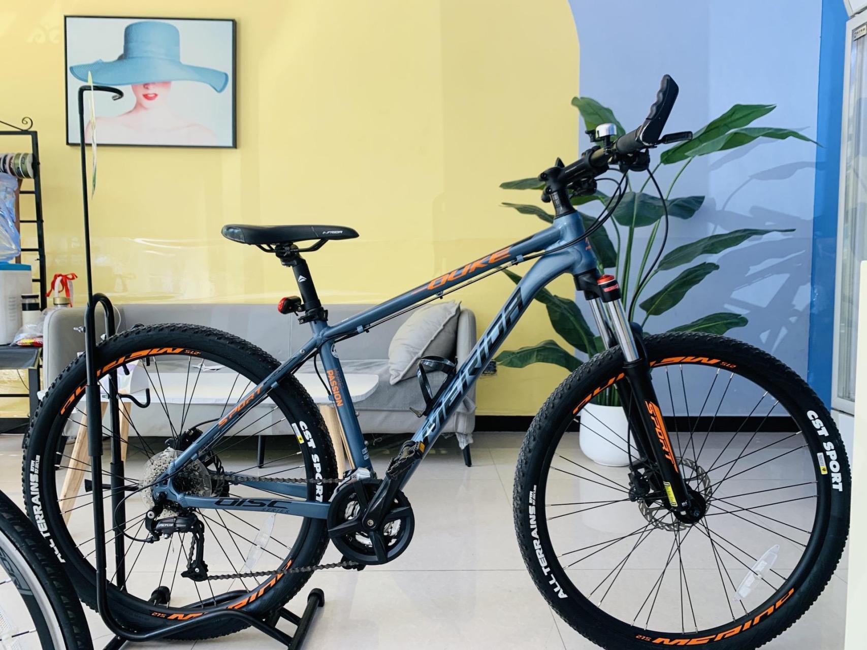 新到,23年美利达公爵300,整车9成新,卖了几个月,骑的不多,27速禧玛诺