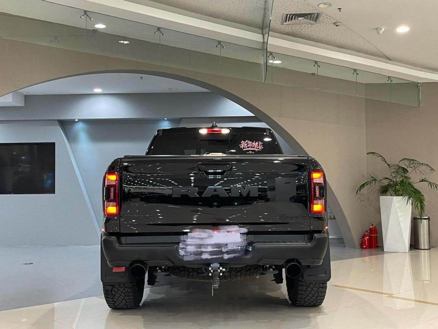 6万公里  【车辆颜色】黑色