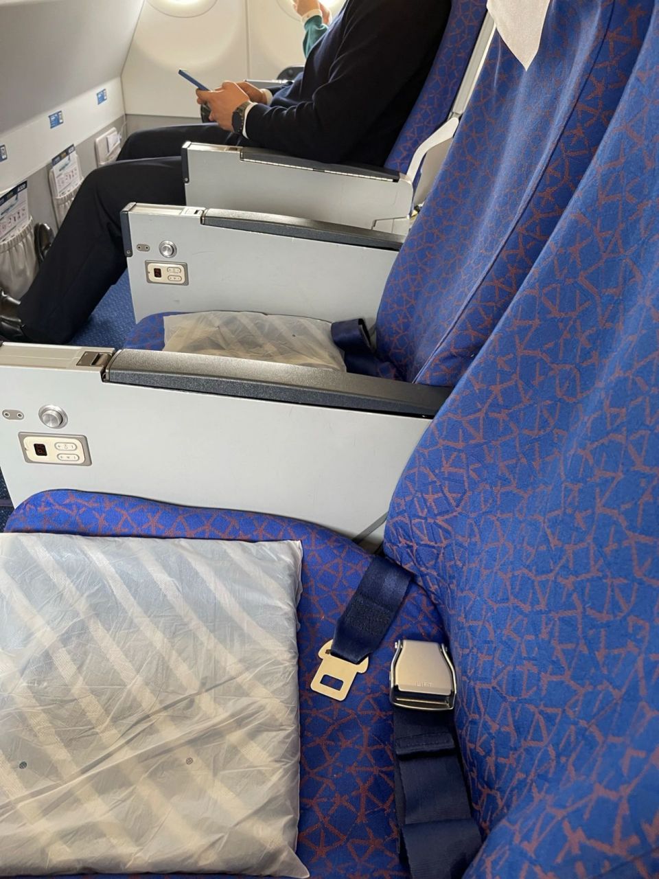 为啥我感觉南航的明珠舱和经济舱没啥区别 感觉明珠舱就是靠前排的