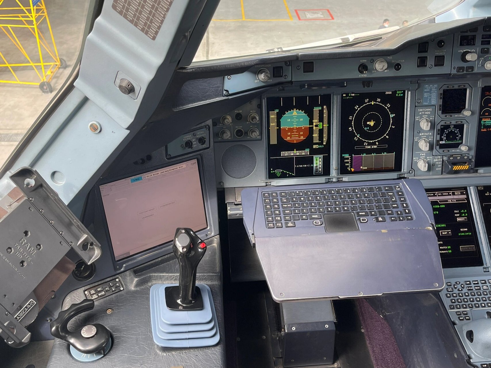 南航空客a380驾驶舱 蓝胖子空中巨无霸a380驾驶舱」