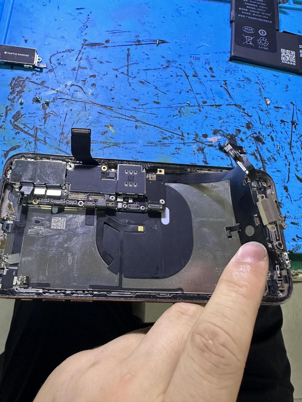 xsmax更换尾插排线,复杂是有点复杂,还是要一丝不苟