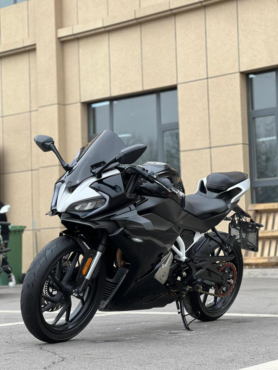 春风sr250 到家2021年春风sr250 高配版,大屏前后abs水冷250防赛!